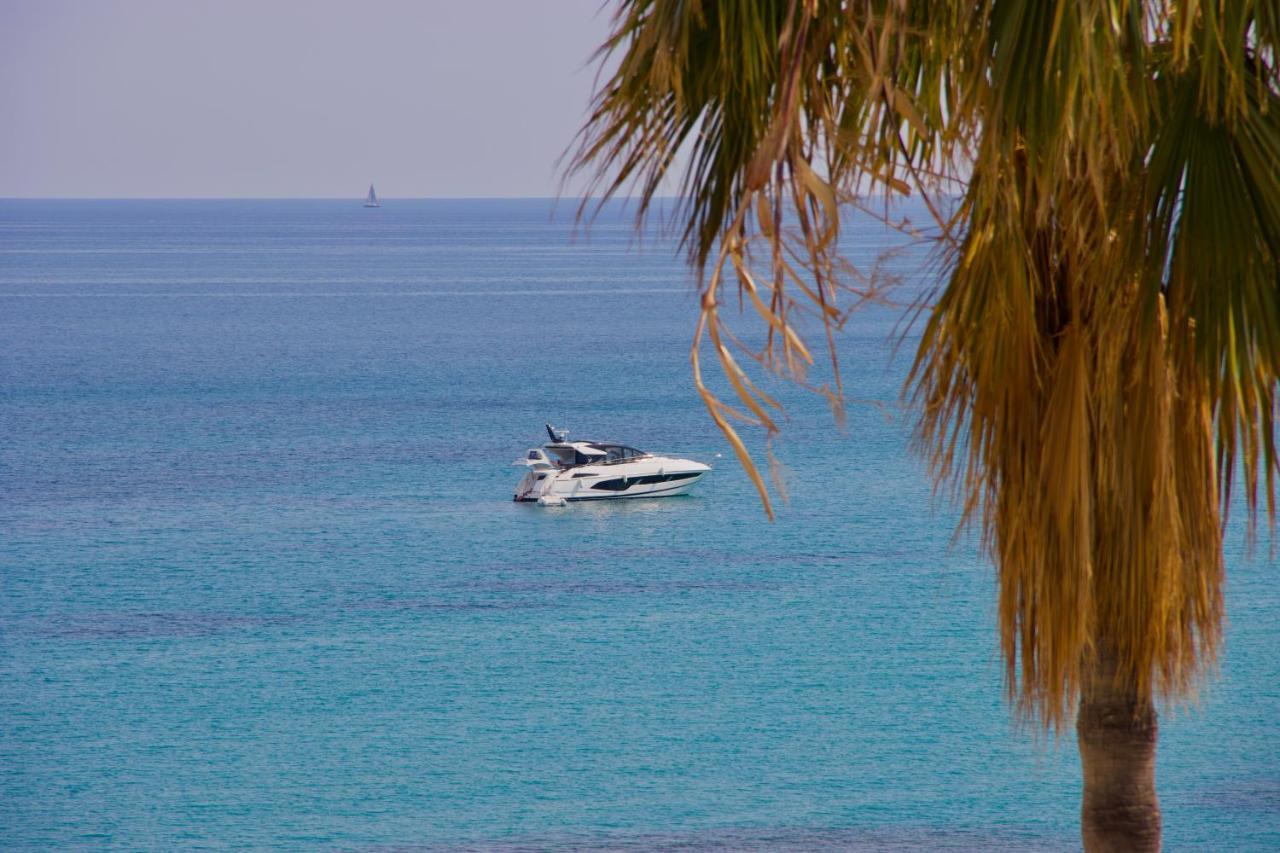 "Dans Les Toits De La Ville" Plein Centre Et Mer Menton Exterior foto